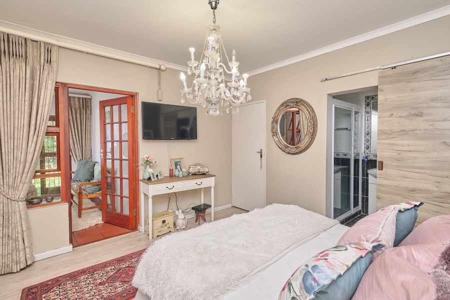 3 Bedroom Property for Sale in Uitzicht Western Cape